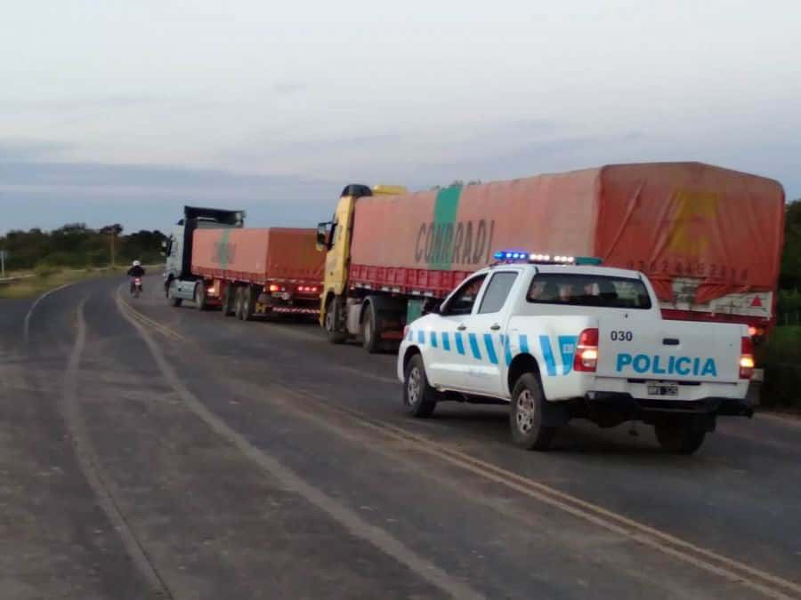 Dos camiones sojeros retenidos por falta de documentación