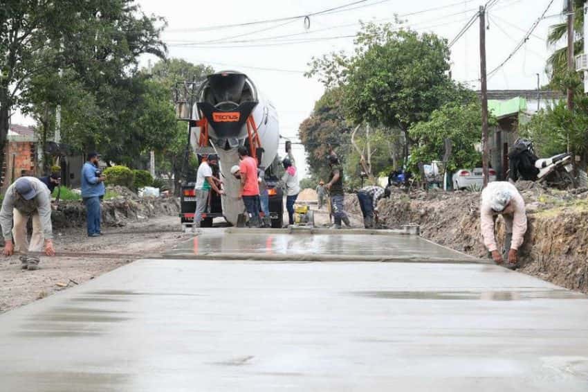 Avanzan obras de pavimentación y construcción de veredas comunitarias y paseos saludables