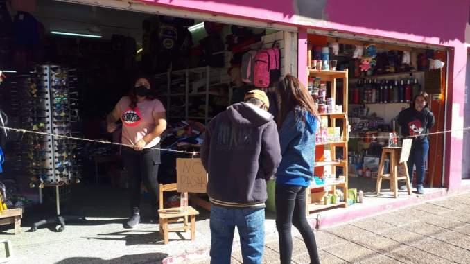 Autorizan a comercios a abrir sus puertas, pero solo para la entrega de productos