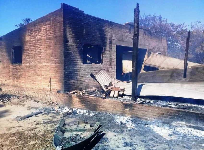 Un hombre de 82 años mató a su esposa e hijo, prendió fuego a su vivienda y se suicidó