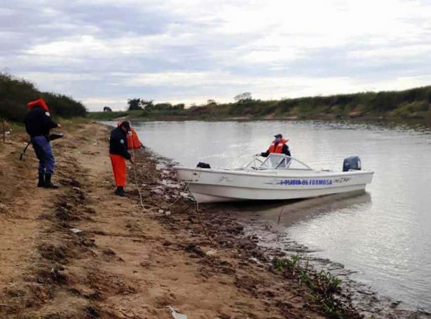 El Grupo Especial de Rescate busca a un hombre que desapareció en aguas del riacho Pikysyry