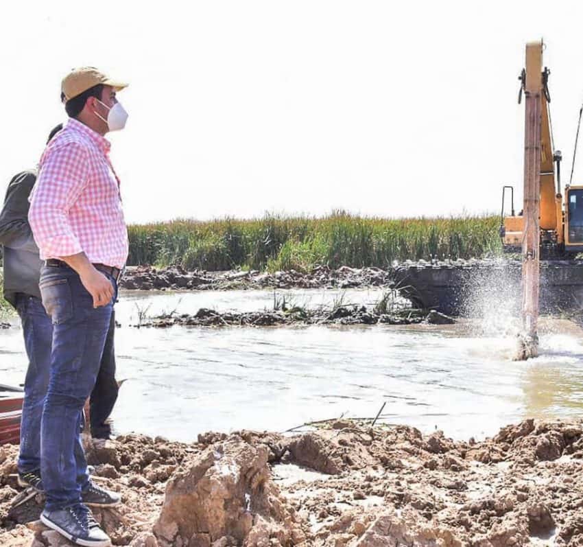 El vicegobernador Solís recorrió obras hídricas en el Oeste provincial