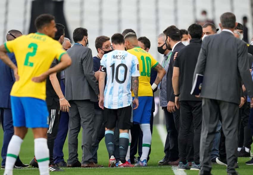 Papelón Mundial: suspenden el partido Argentina vs. Brasil