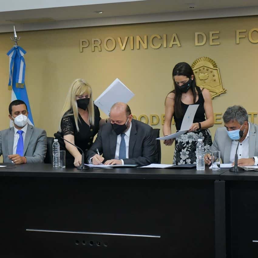 El gobernador y el titular de ENACOM firmaron convenios para obras de conectividad