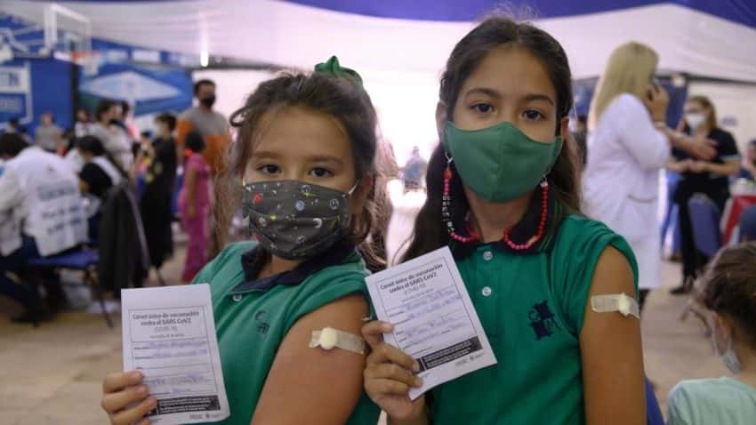 Insfrán anunció vacunación de menores en 13 localidades