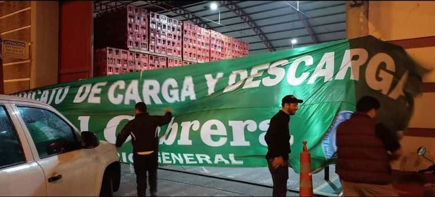 UTCYDRA bloquea la planta de Coca Cola, por un conflicto gremial