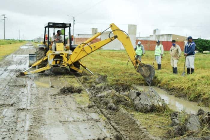 Siguen las tareas de limpieza y desobstrucción del drenaje urbano en diversos sectores
