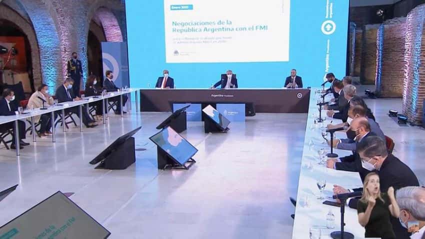 Insfrán, en reunión donde Guzmán informó sobre negociaciones con el FMI