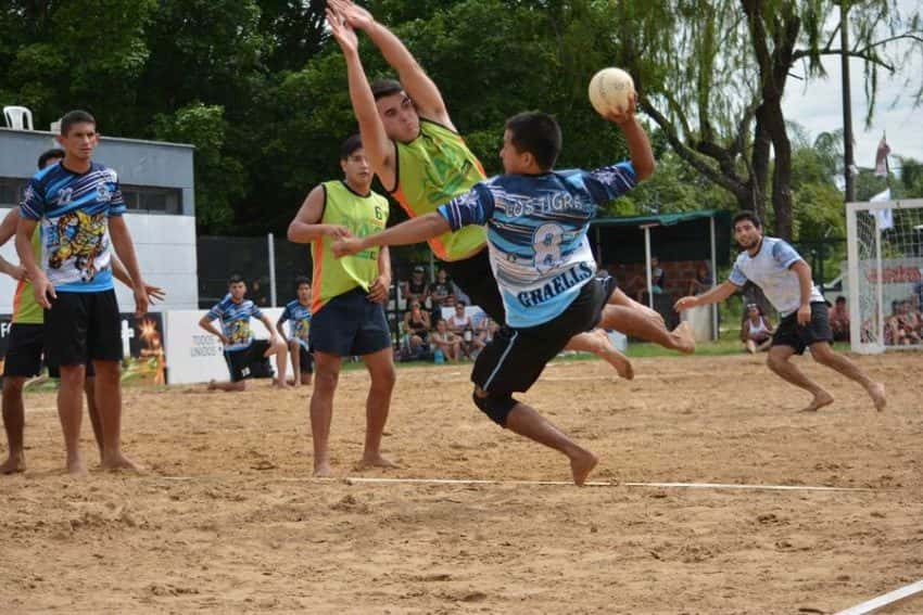 Se inició nuevo torneo de fútbol playa en masculino y femenino