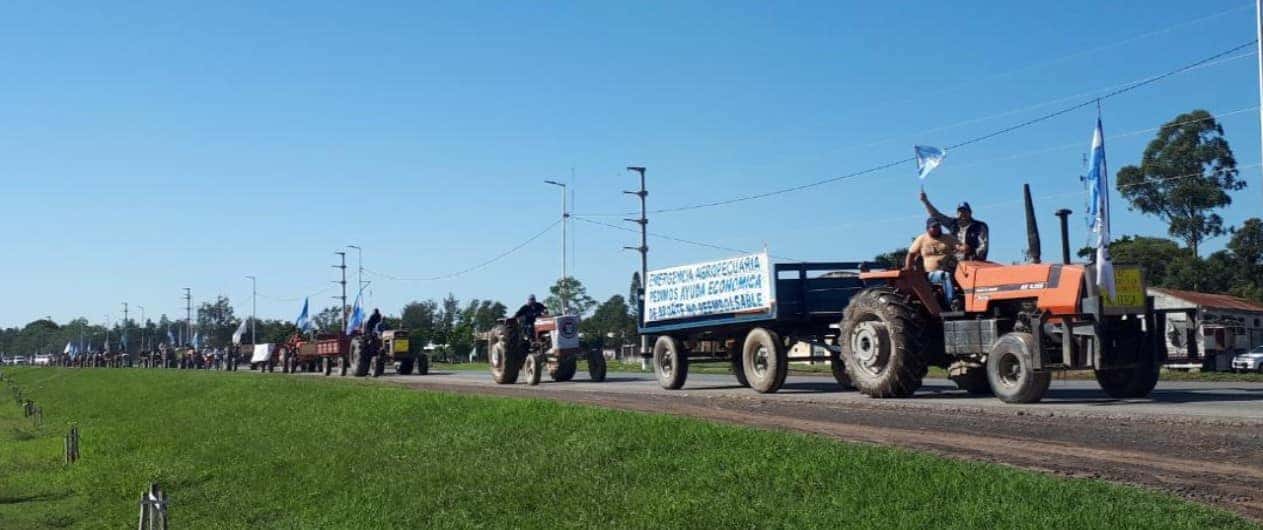Productores agropecuarios de Laguna Naineck realizaron un tractorazo
