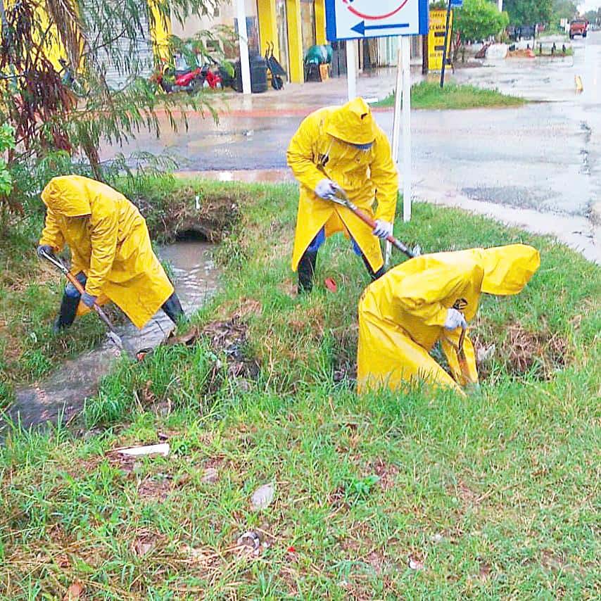 Limpieza integral del drenaje urbano en los barrios
