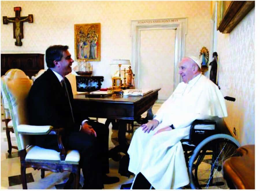 Capitanich con el Papa: “Es un líder
espiritual que promueve la paz”