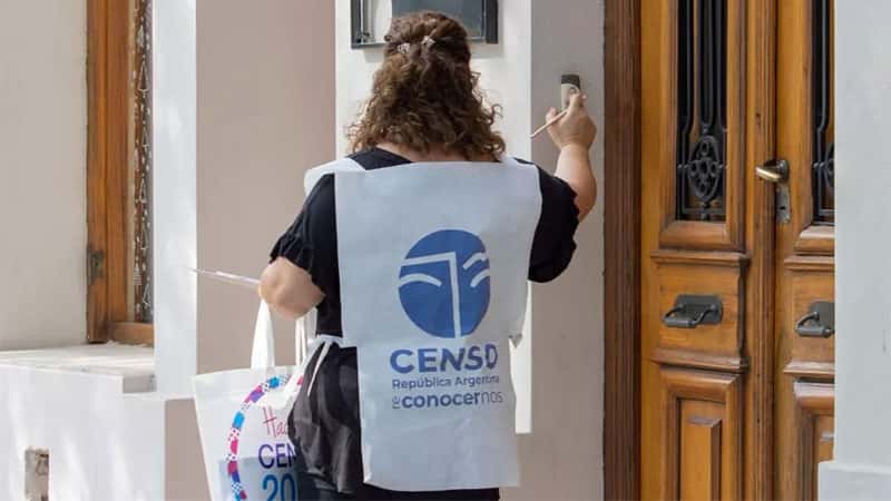 Las personas censistas llevarán una pechera con la imagen del Censo y el número telefónico de la mesa de ayuda.