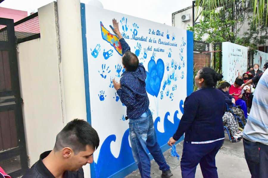 Asociaciones de autismo realizaron
un mural para generar conciencia
