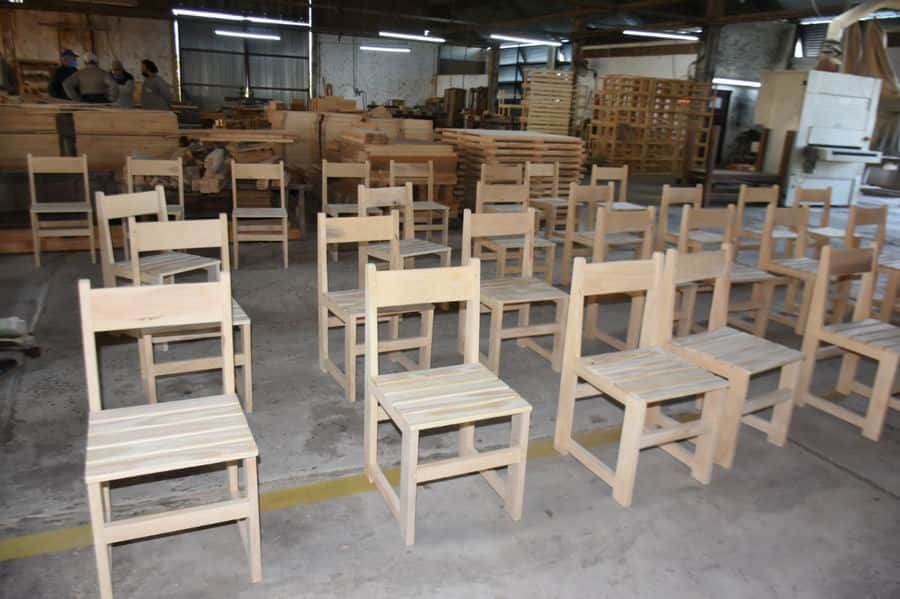 Nuevo convenio entre el Gobierno y la 
UIF para provisión de mobiliario escolar