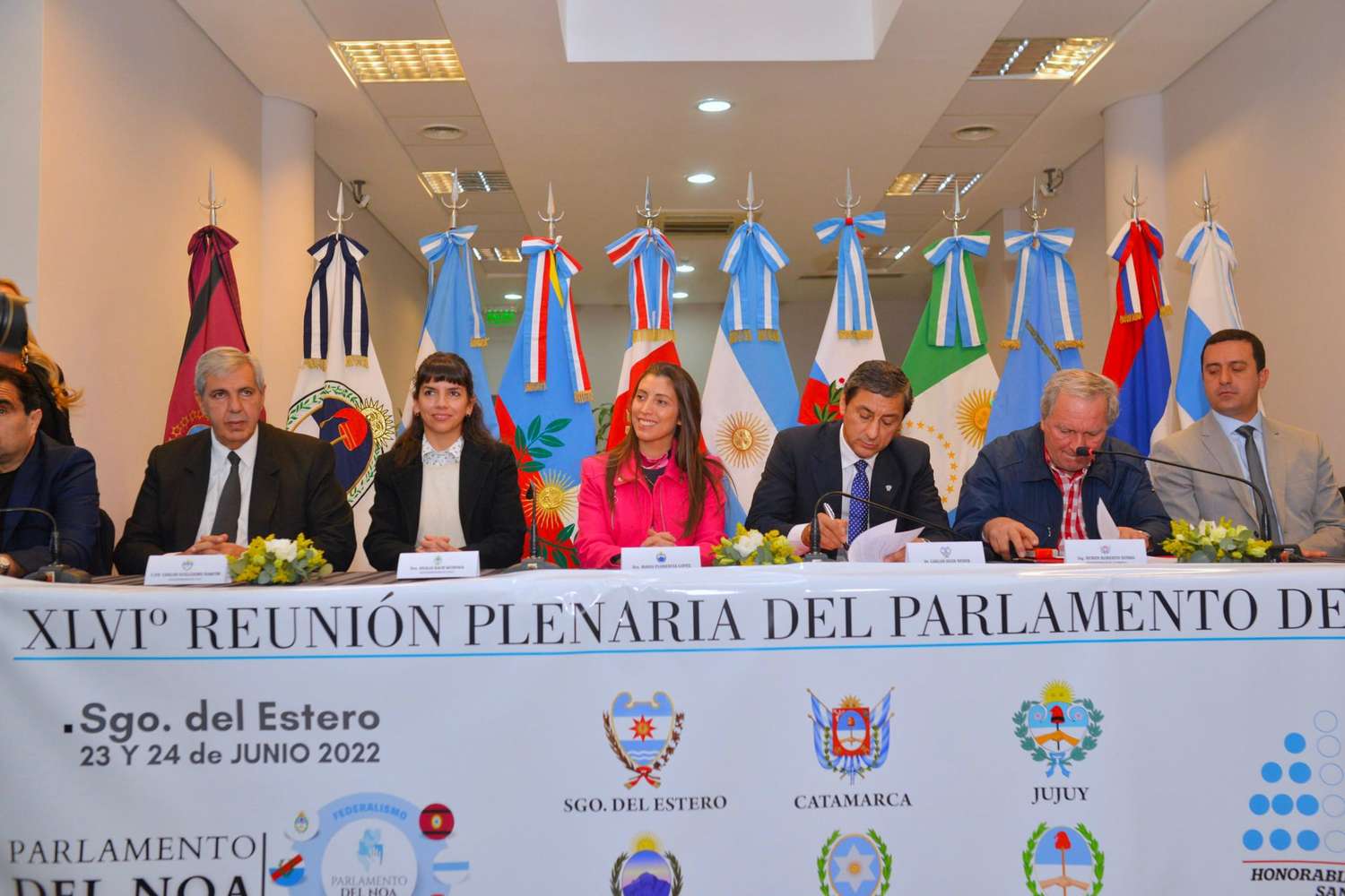 El vicegobernador Eber Solís estuvo presente en la conformación del Parlamento del Norte integrada por 10 provincias.