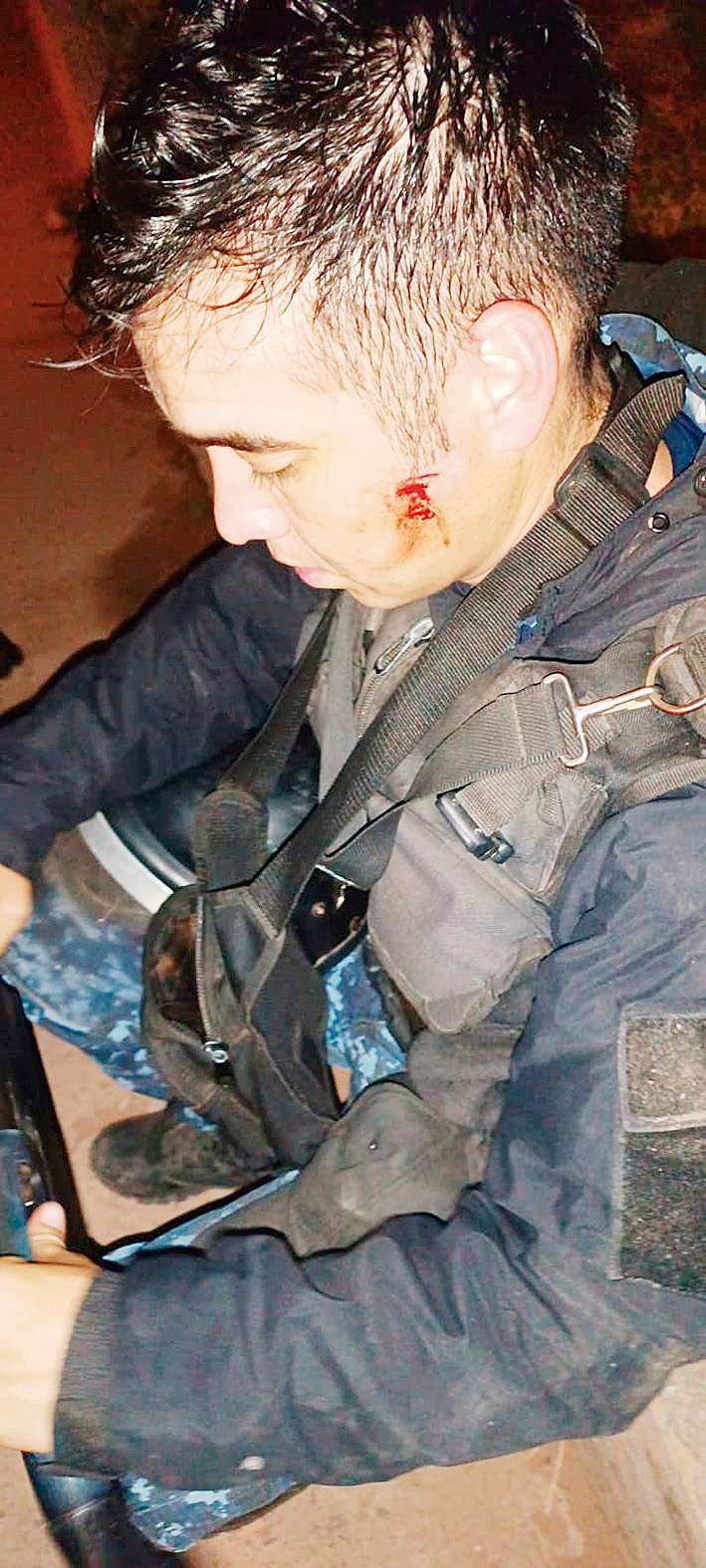 Tras un desorden generalizado, originarios
causaron lesiones a cinco efectivos policiales