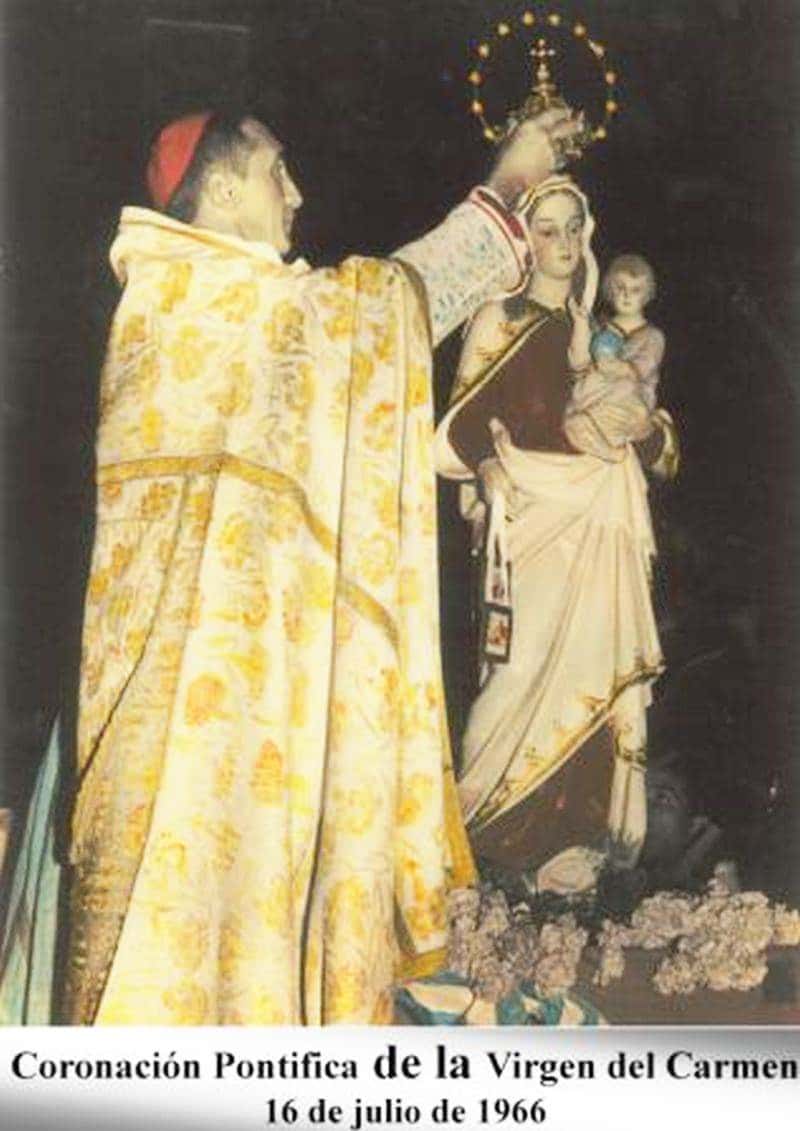 Hace 56 años que Monseñor Raúl Marcelo
Scozzina coronó a la Virgen del Carmen