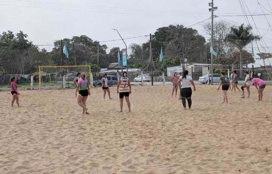 Continuidad del torneo de fútbol playa en el complejo deportivo municipal Los Iglús