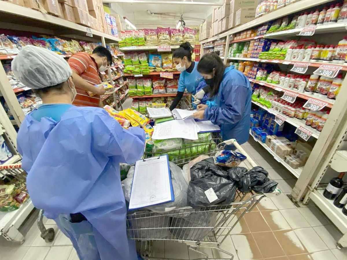 Defensa al Consumidor clausuró un supermercado por
alimentos vencidos y carne en estado de descomposición