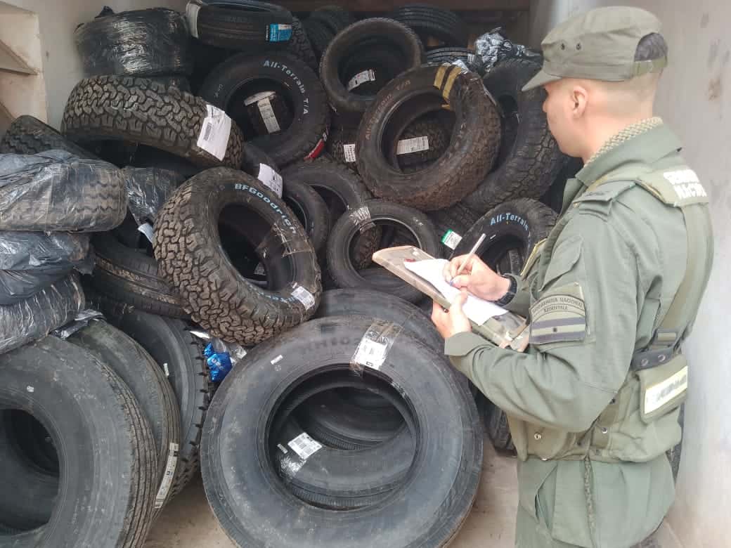 Incautaron más de 160 neumáticos y mercadería sin aval aduanero