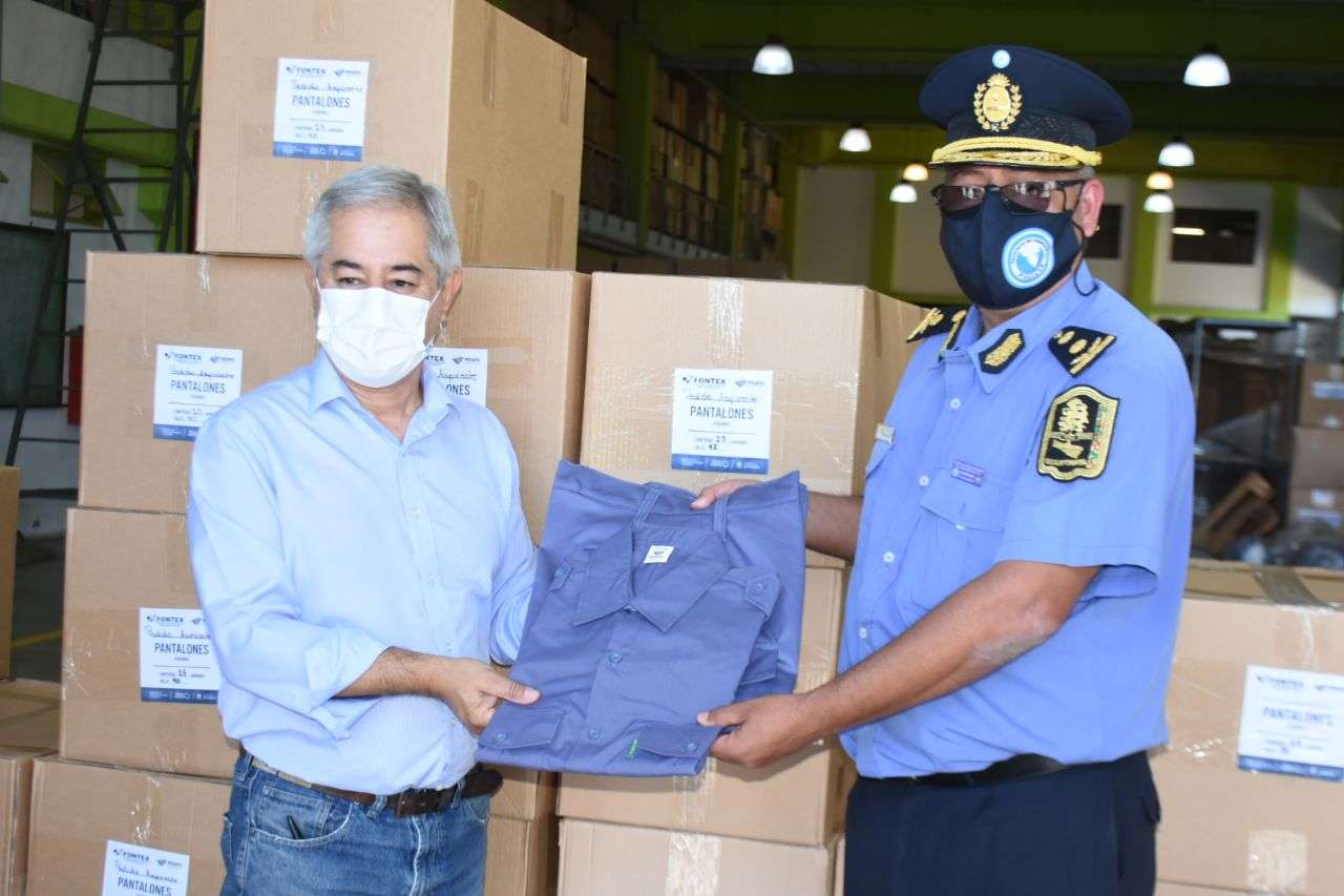 El FONTEX concretó una nueva entrega de indumentaria policial