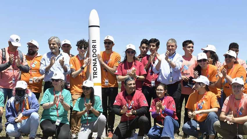 Lanzaron satélites experimentales construidos
por alumnos de cinco escuelas secundarias