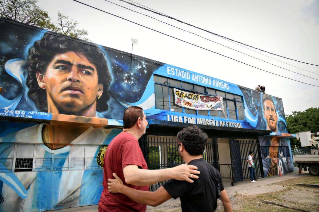 Se presentó oficialmente el mural de Maradona y Messi en el Estadio de la Liga Formoseña de Fútbol