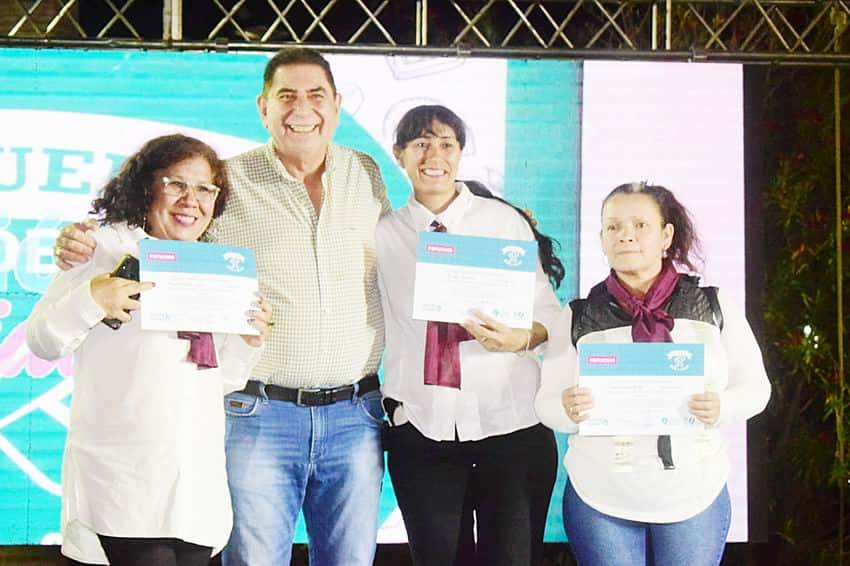 Jofré entregó 550 certificados a egresados 
de la Escuela de Artes y Oficios Municipal