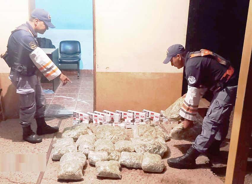 Secuestran siete kilos de hojas de 
coca y cigarrillos sin aval aduanero