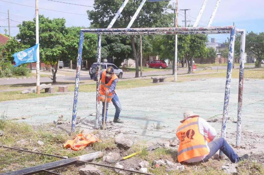 Barrio San Pedro: comenzó restauración del 
playón deportivo y construcción de una plaza