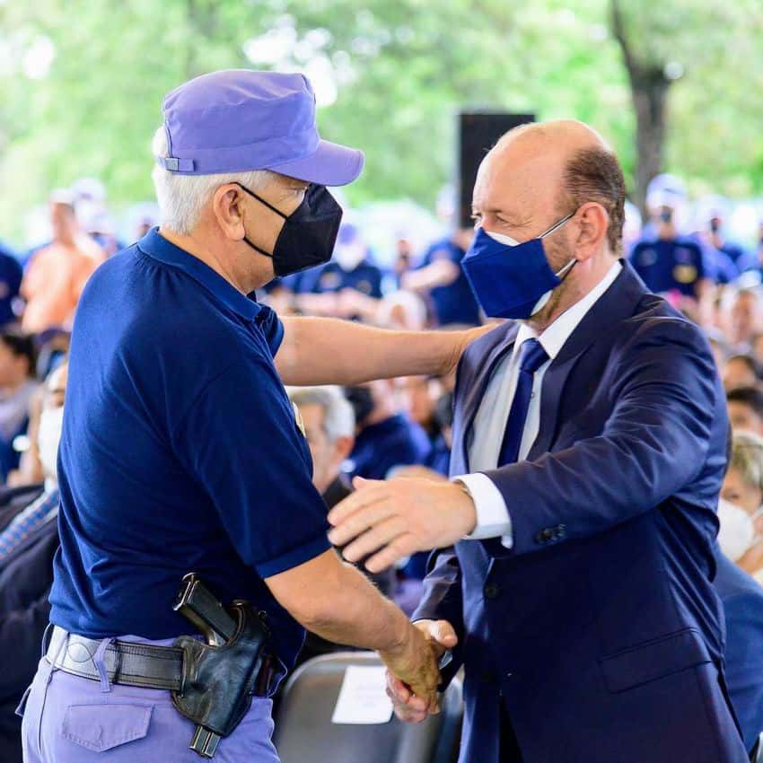 El gobernador Gildo Insfrán presidió el acto 
de entrega de insignias al personal policial