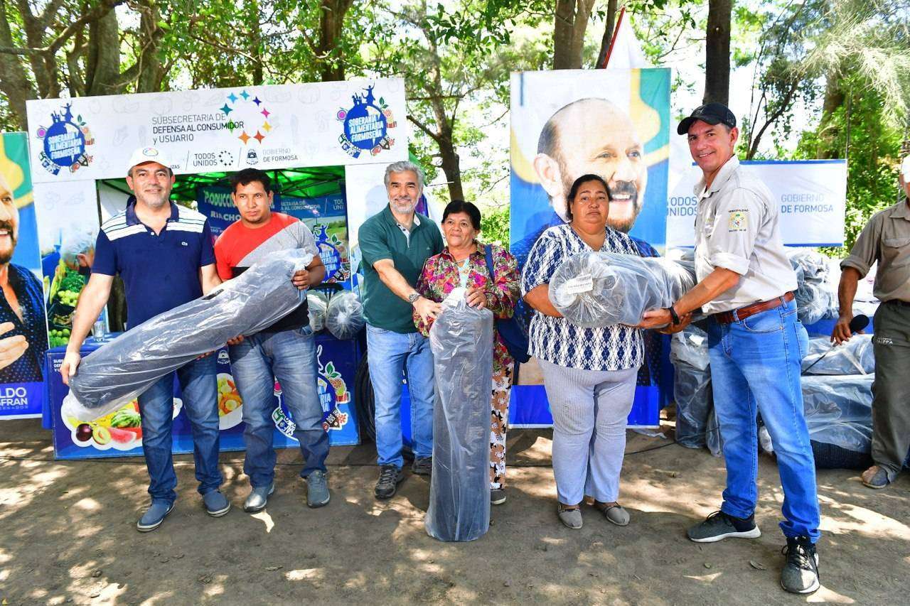 Soberanía alimentaria: entregan herramientas a productores de Riacho He Hé y Tres Lagunas