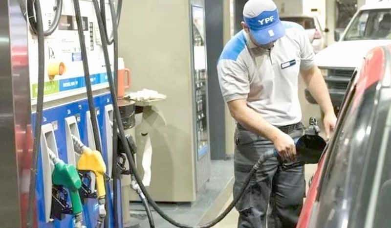 Combustibles: YPF, Axion y Puma también
suben 4% los precios de naftas y gasoil