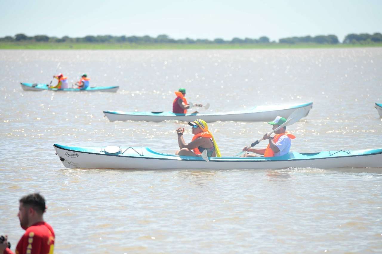 Competencia de aguas abiertas, torneos de playa y paseos en piraguas en la Fiesta del Río, Mate y Tereré