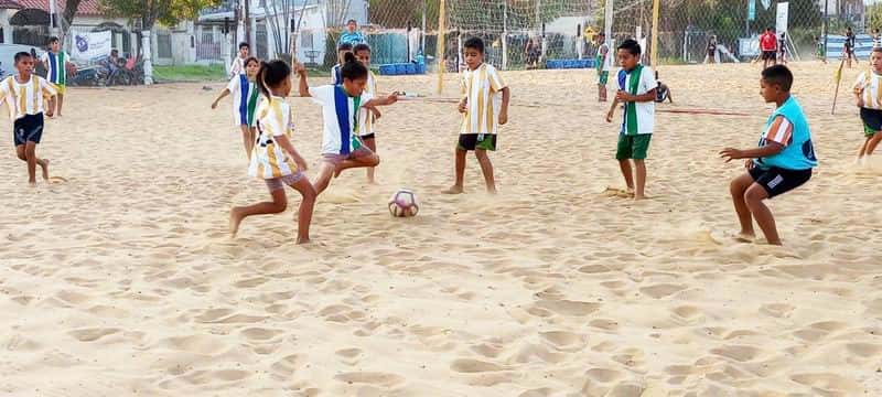 El torneo de fútbol playa 
infantil definirá a sus finalistas