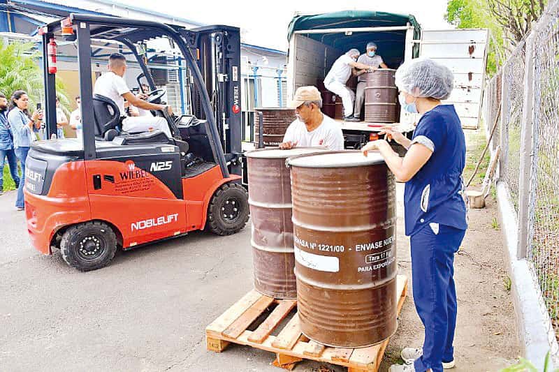 Paipperos del Oeste entregaron 5.000 
kilos de harina de algarroba a Nutrifor