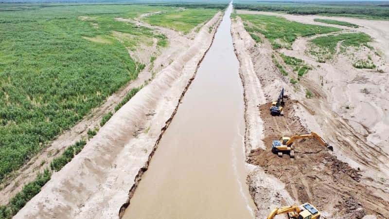 Monitorean avance del agua del río Pilcomayo
que llega a Las Lomitas por el canal Lisbel Rivira