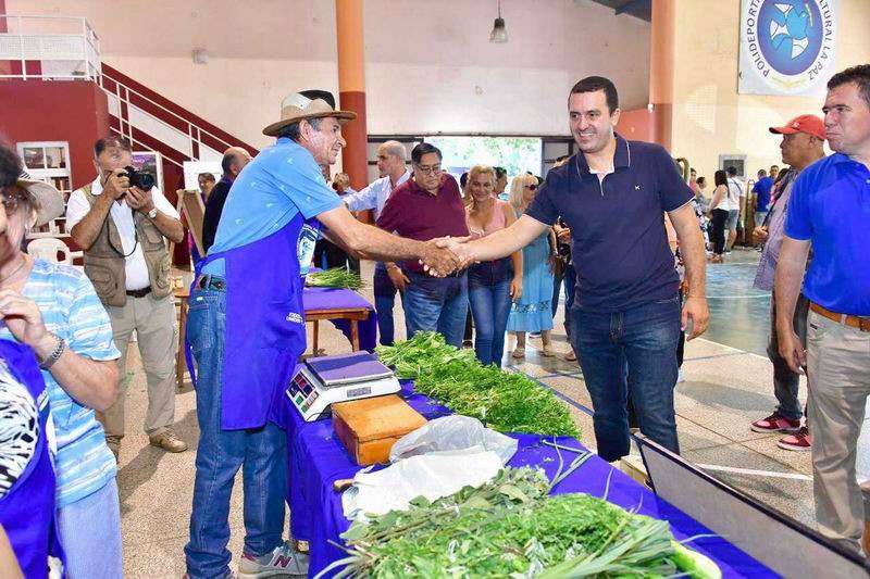 El vicegobernador visitó la nueva sede de la feria paippera