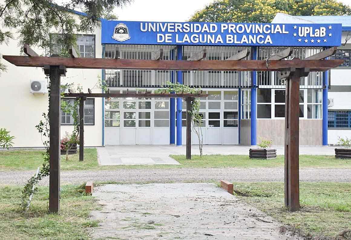 Insfrán celebró el reconocimiento y validez nacional 
al título de Enfermero Universitario de la UPLaB