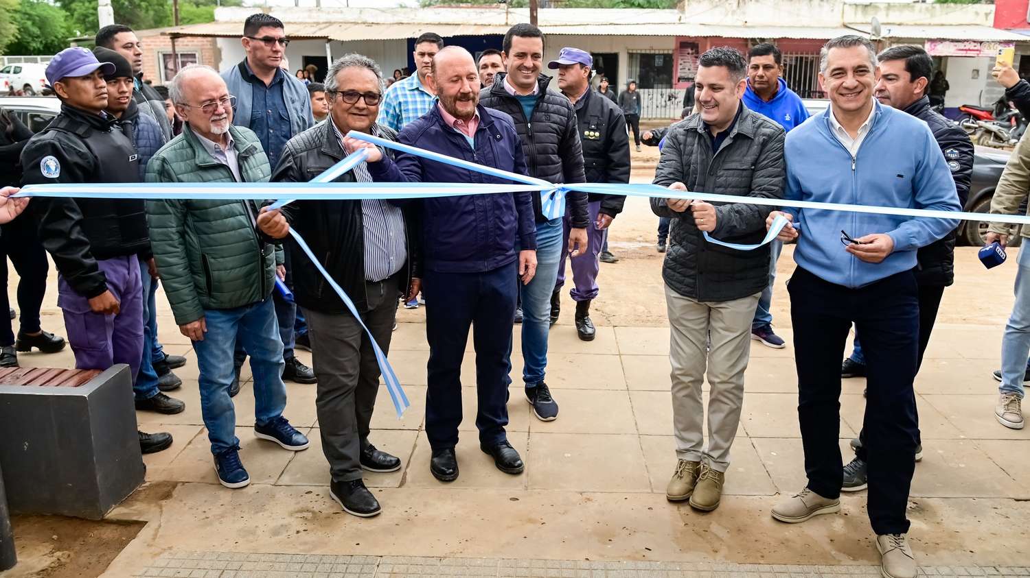 Juárez: el Gobernador inauguró refacción del Banco Formosa y nuevos cajeros automáticos