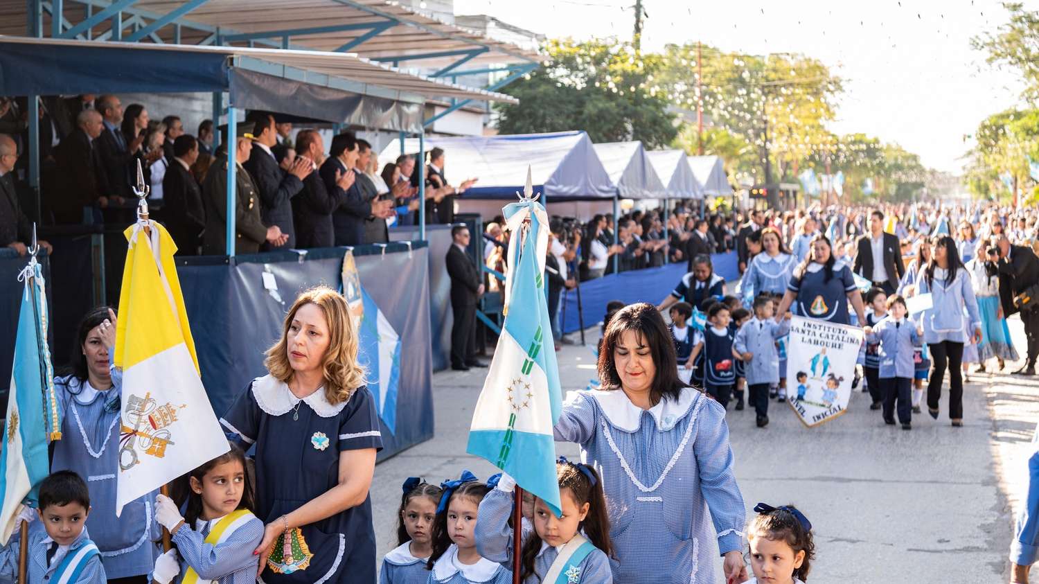 Con el tradicional desfile cívico-militar, se conmemoró el 213º aniversario de la Revolución de Mayo
