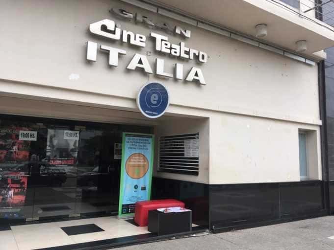 Vecinos disfrutaron de la apertura del Cine Teatro Italia de Formosa