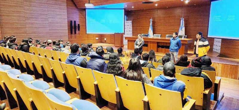 Estudiantes de Pirané
visitaron el Polo Científico