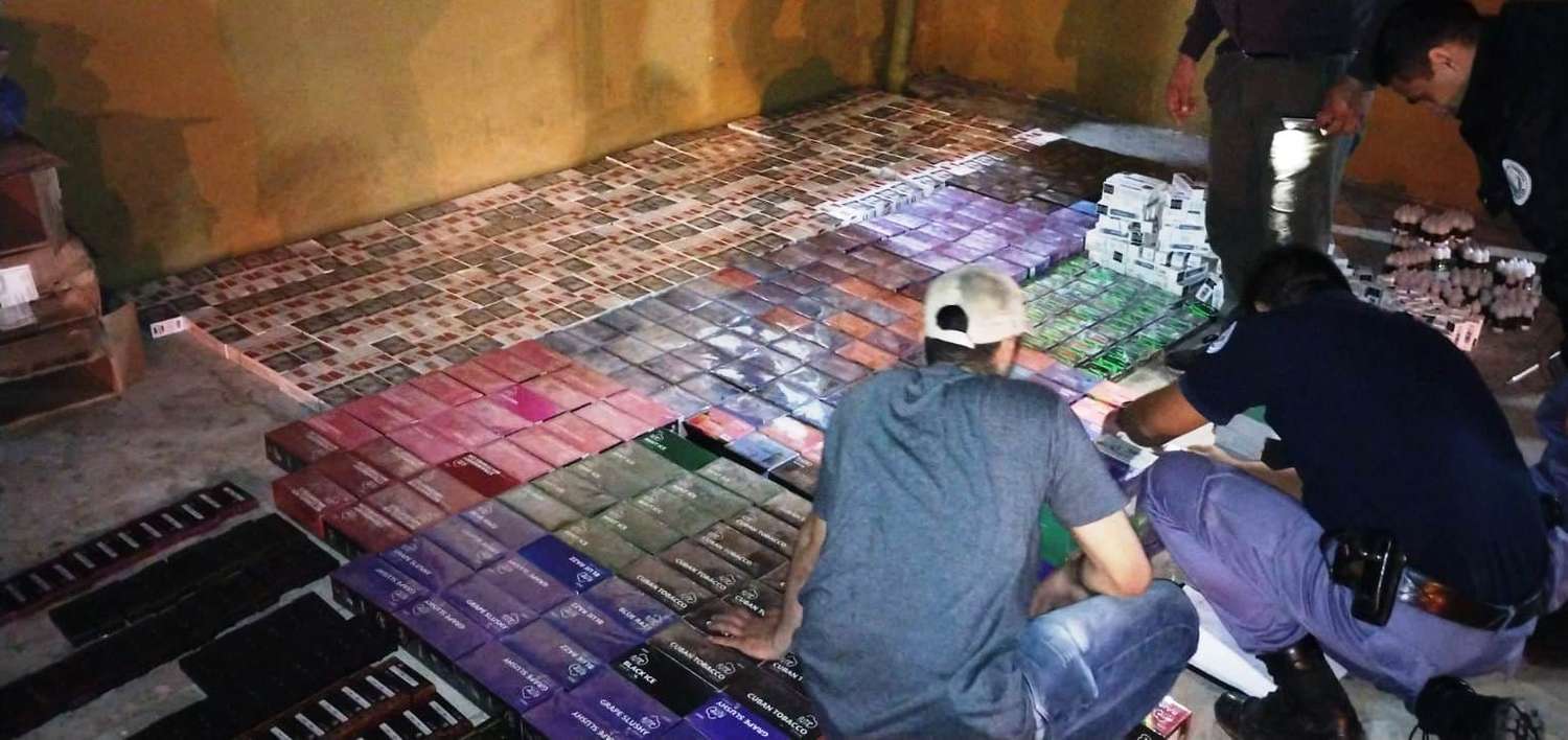 Golpe al contrabando: secuestraron una importante carga de cigarrillos comunes y electrónicos