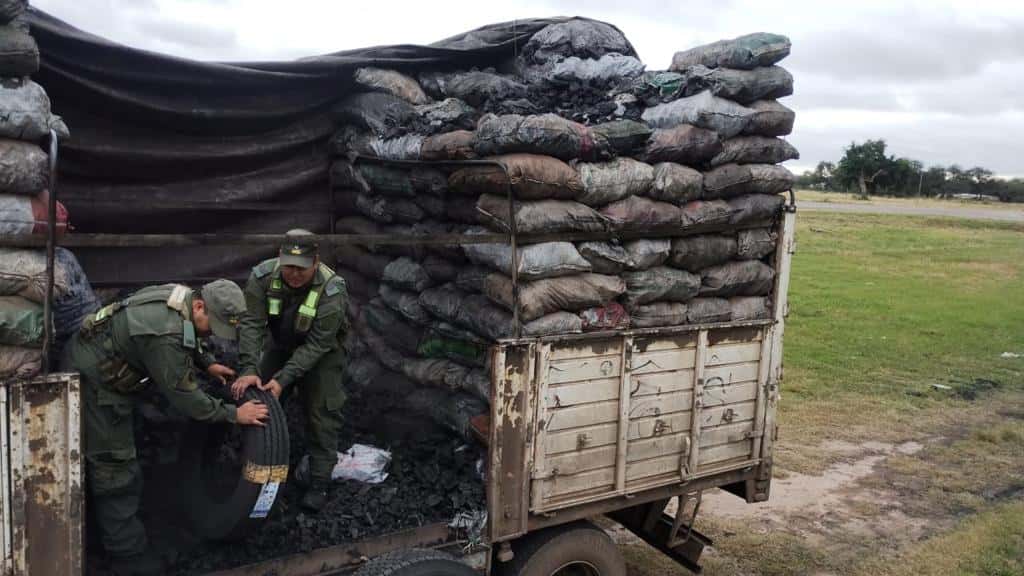 Formosa: un transportista llevaba cubiertas ocultas entre la carga de carbón