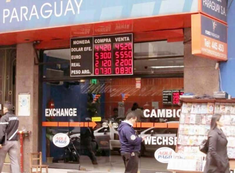 Casas de cambio en Paraguay
no reciben el peso argentino