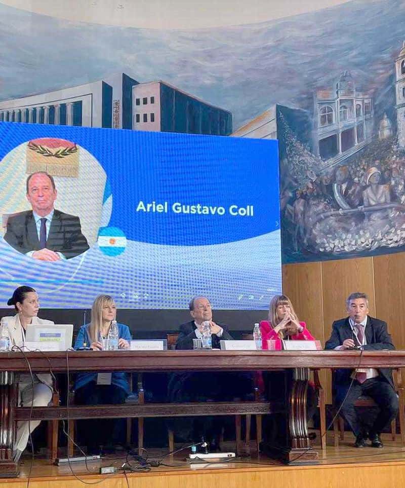 El ministro Ariel Coll expuso sobre lenguaje claro 
en congreso internacional realizado en la UBA