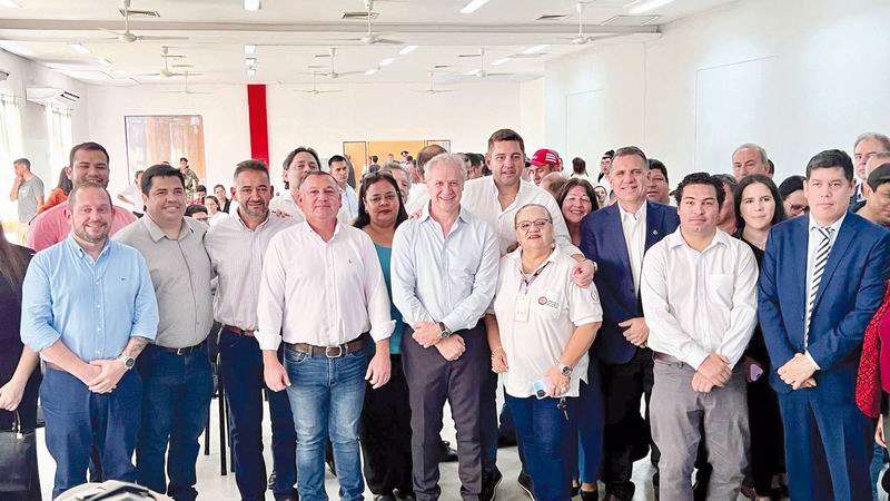 imagen Autoridades formoseñas se reunieron 
en Paraguay por el puente Pilar-Cano