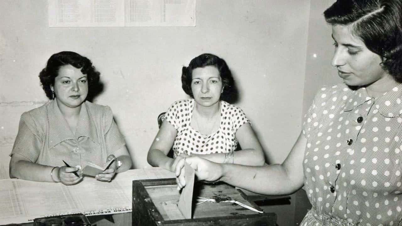 Insfrán conmemoró los 72 años del primer voto femenino